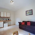 Very Calm Apt With Yard In Place D\'Italie
