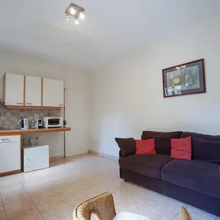 Very Calm Apt With Yard In Place D'italie Appartamento *